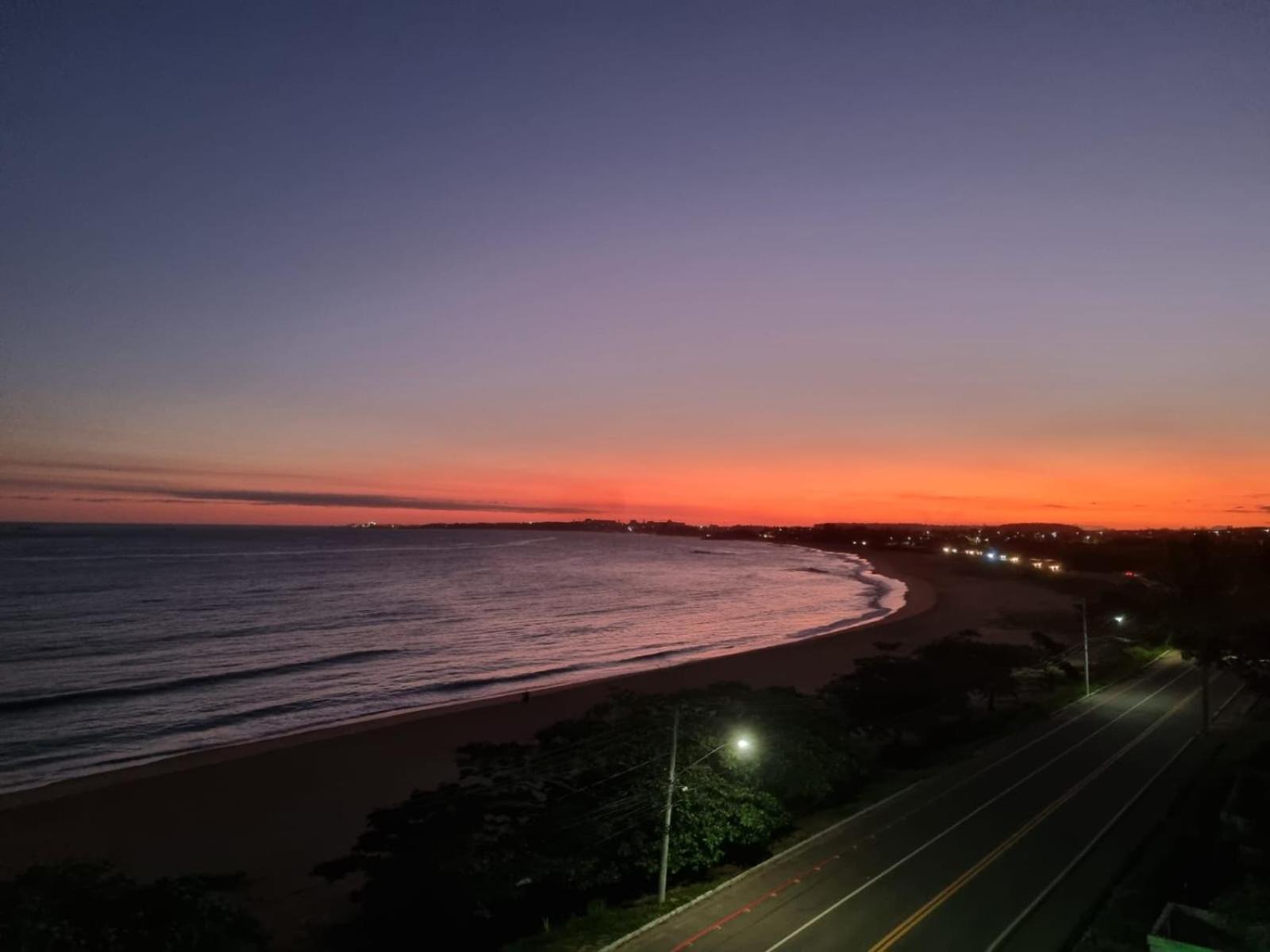 Ipe Amarelo - Frente Ao Mar Na Praia De Meaipe, Guarapari Exterior photo